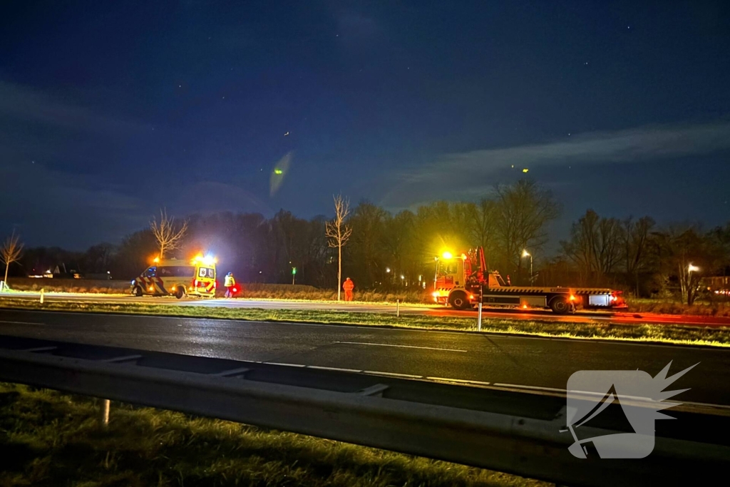 Auto belandt in greppel