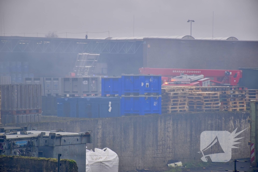 Fikse rookontwikkeling bij brand op terrein recycliingbedrijf