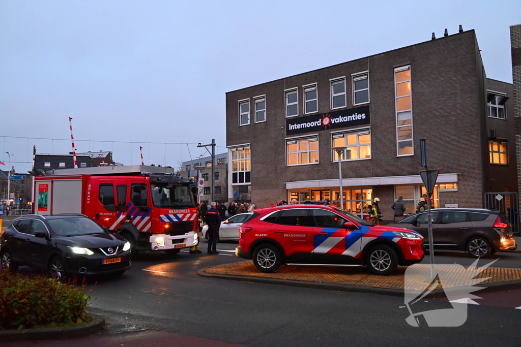 Brandweer onderzoekt gaslucht in reisbureau