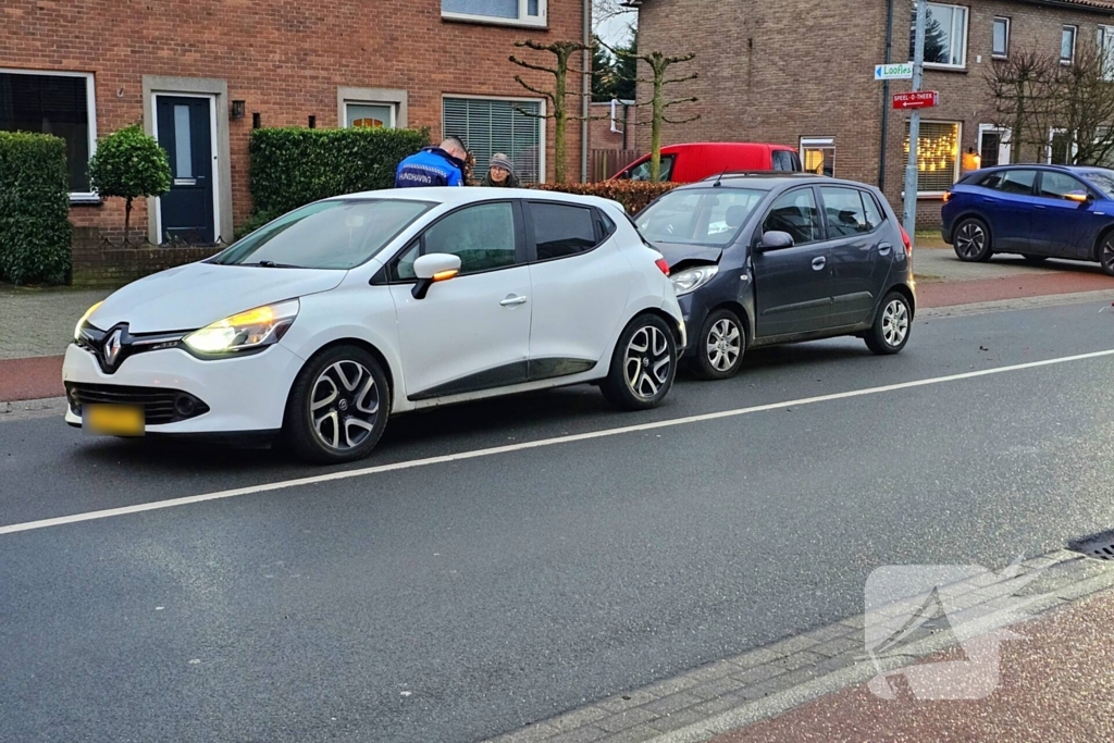 Flinke schade bij kettingbotsing met drie voertuigen