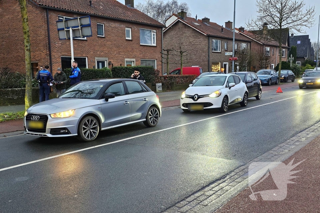 Flinke schade bij kettingbotsing met drie voertuigen