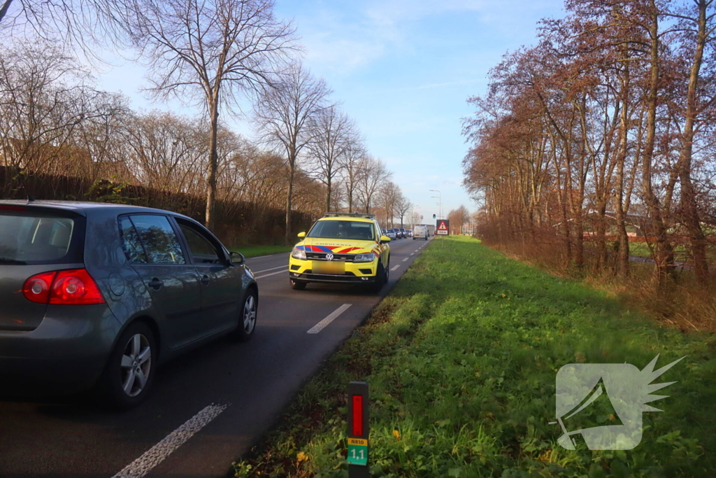 Fikse schade bij kop-staartbotsing tussen drie voertuigen