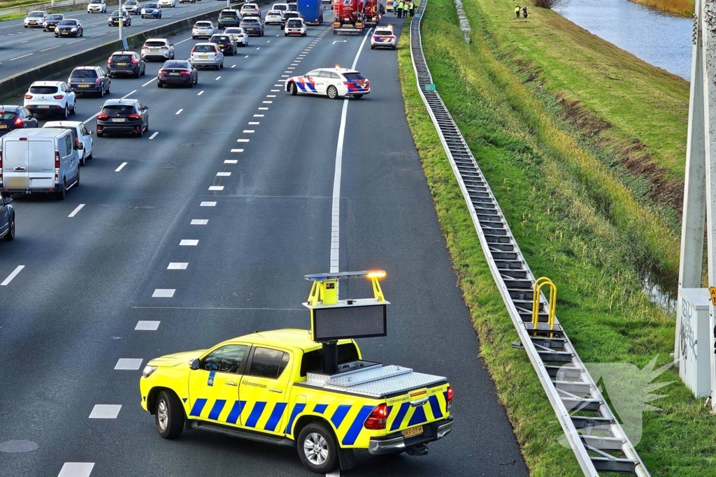 Meerdere vrachtwagens in botsing op snelweg