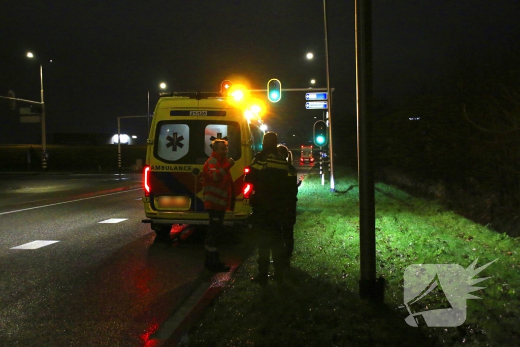 Fietser belandt in sloot langs de provincialeweg