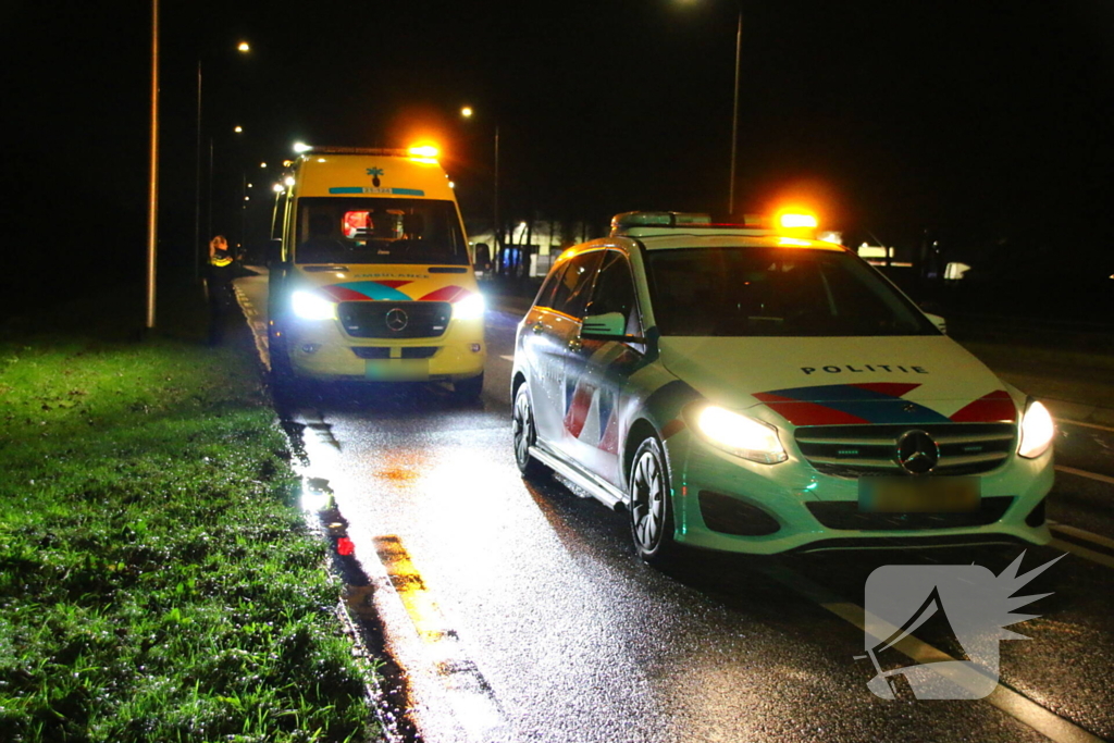 Fietser belandt in sloot langs de provincialeweg