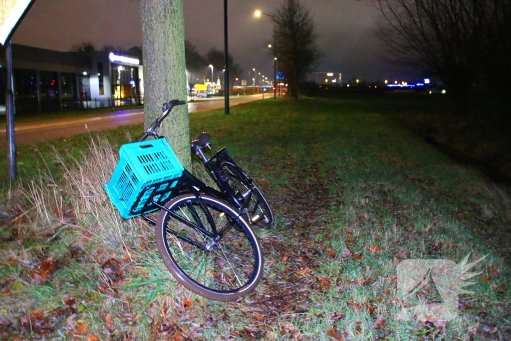 Fietser belandt in sloot langs de provincialeweg