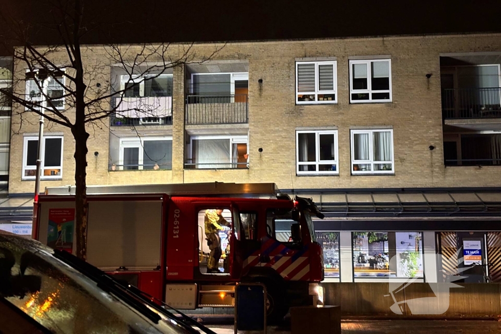 Brandweer blust brand in appartement