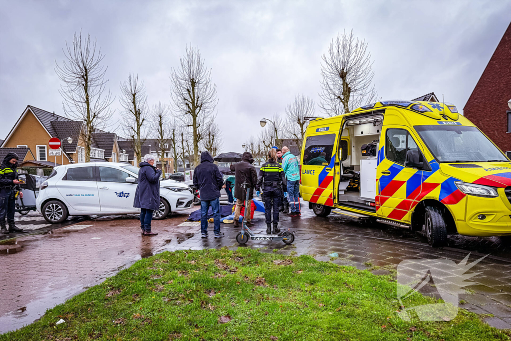 Jongedame op step aangereden door auto