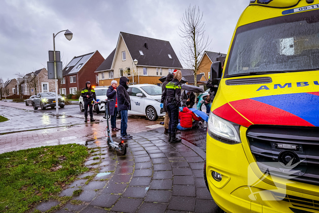 Jongedame op step aangereden door auto