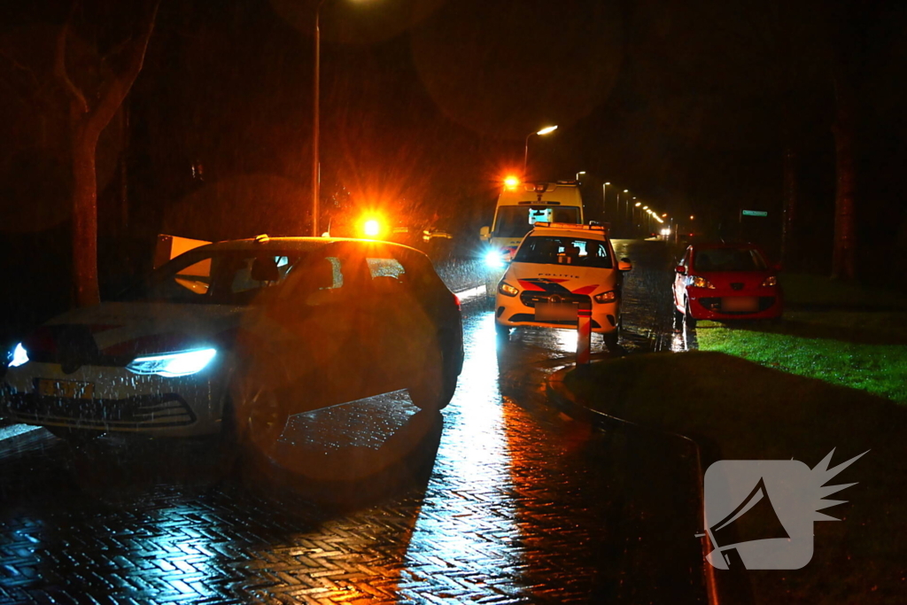 Scooterrijder botst tegen paal en raakt gewond