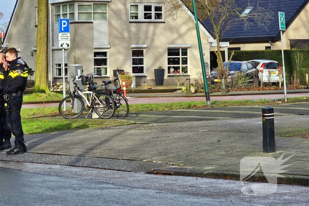 Fietser zwaargewond bij aanrijding met auto, traumateam ingezet