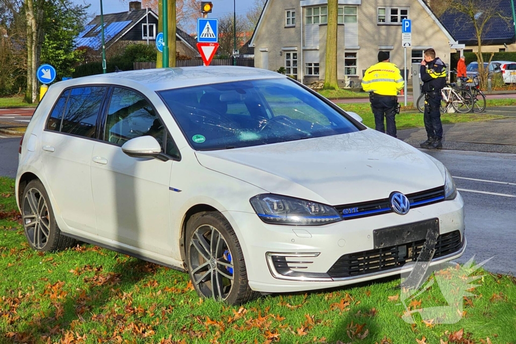 Fietser zwaargewond bij aanrijding met auto, traumateam ingezet