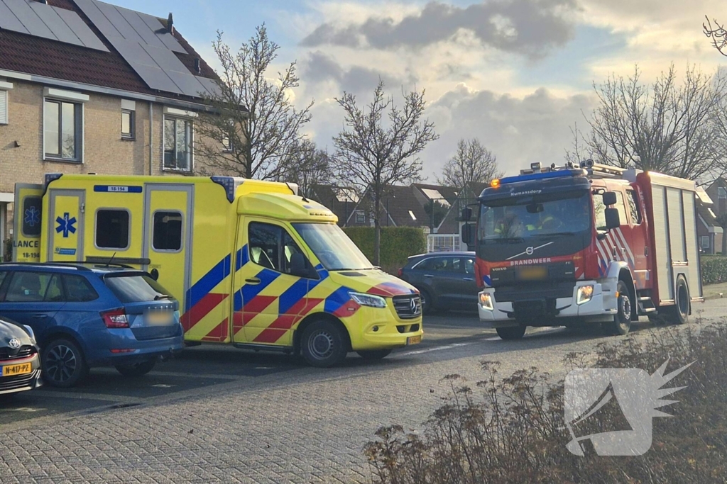 Hulpdiensten druk met verward persoon