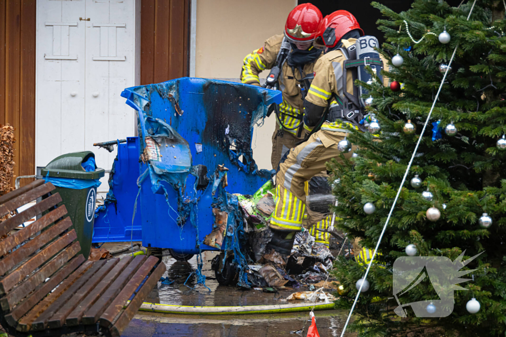 Wooncentrum deels ontruimd wegens containerbrand in berging