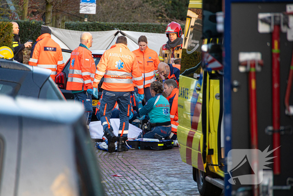 Voetganger overleden na aanrijding met lantaarnpaal