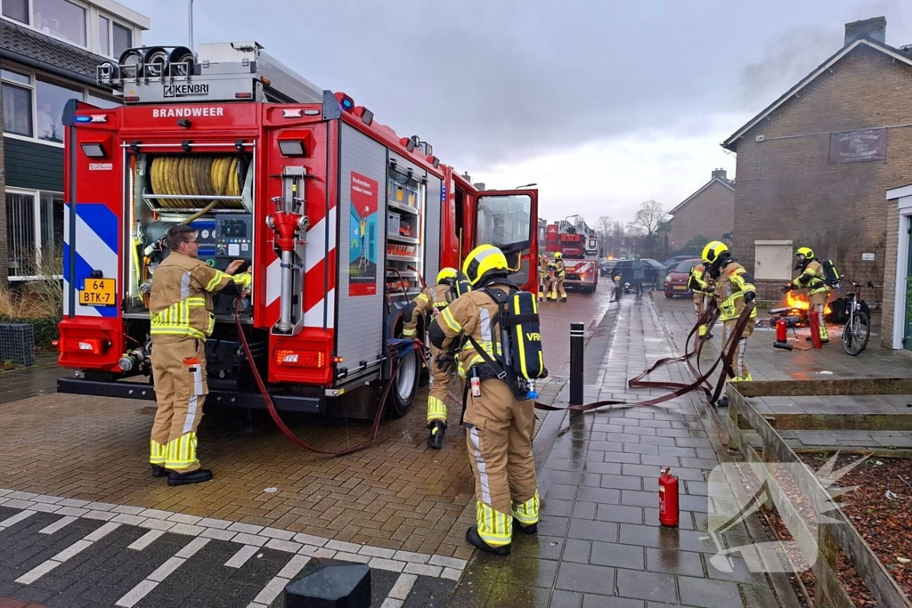 Motorfiets vliegt in brand