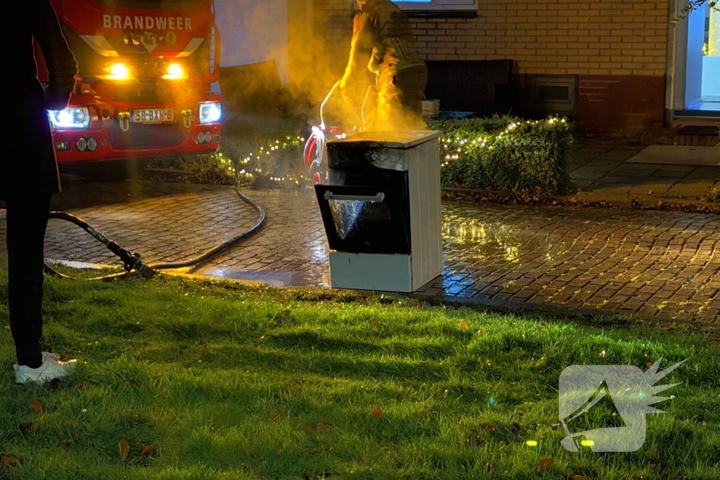 Woning vol rook door brandende oven