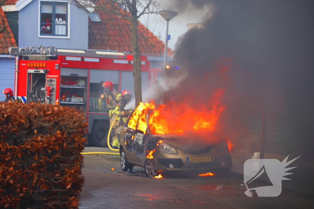 Personenauto gaat in vlammen op