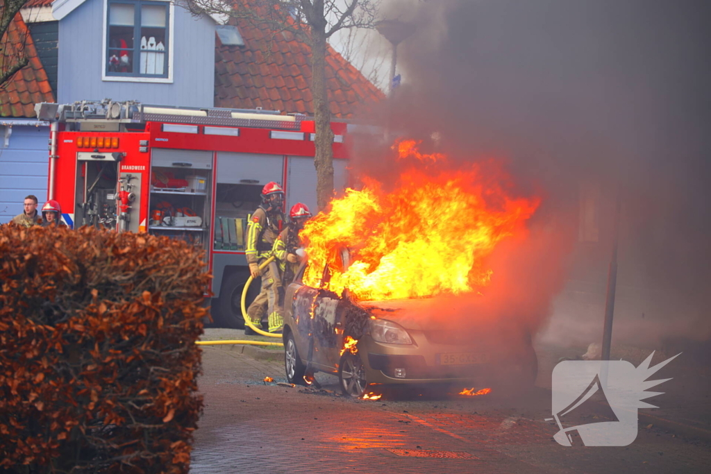 Personenauto gaat in vlammen op