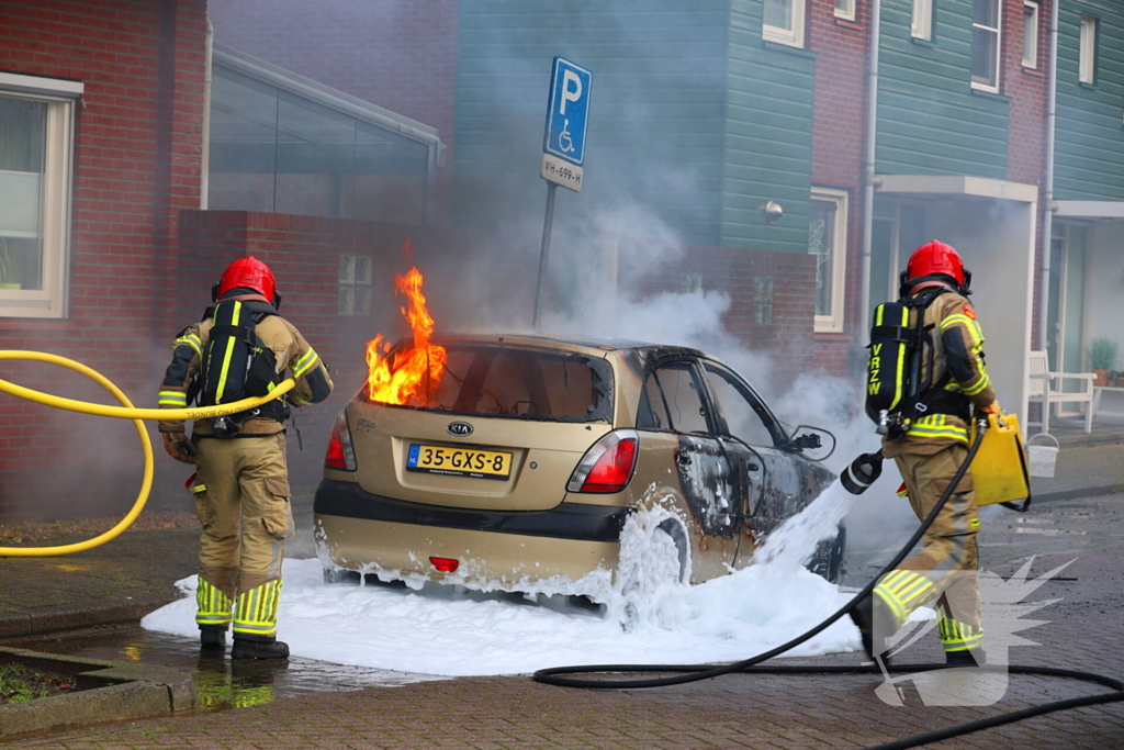 Personenauto gaat in vlammen op