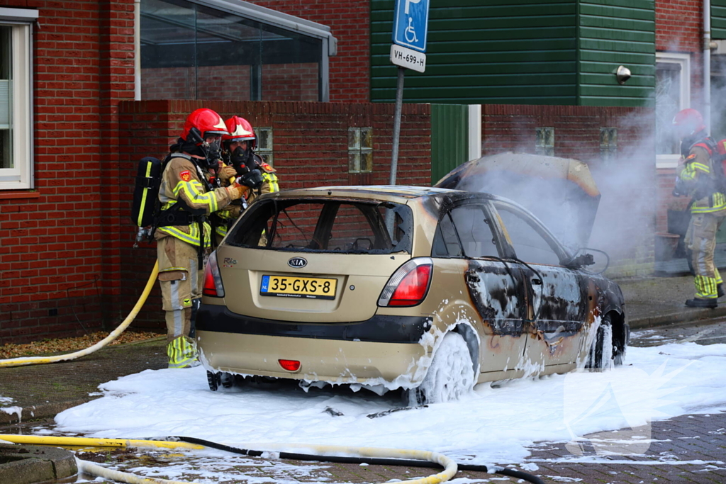 Personenauto gaat in vlammen op