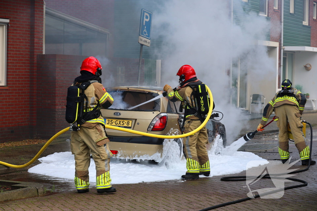 Personenauto gaat in vlammen op