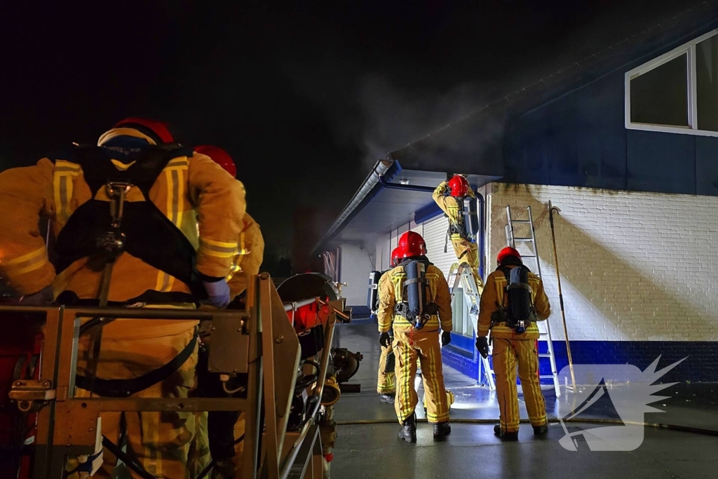 Veel rookontwikkeling bij forse brand invluchtelingenopvang