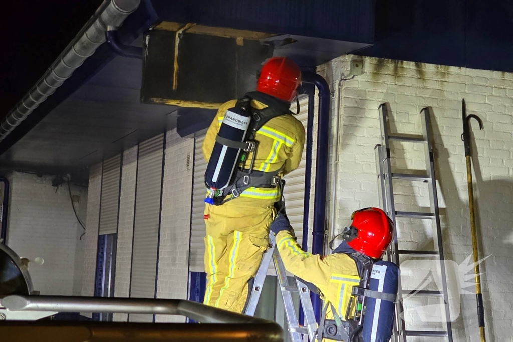 Veel rookontwikkeling bij forse brand invluchtelingenopvang