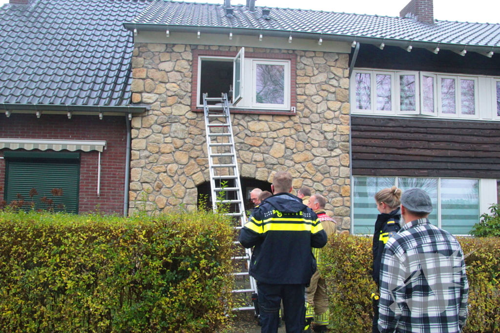 Traplift defect, vrouw boven vast in woning