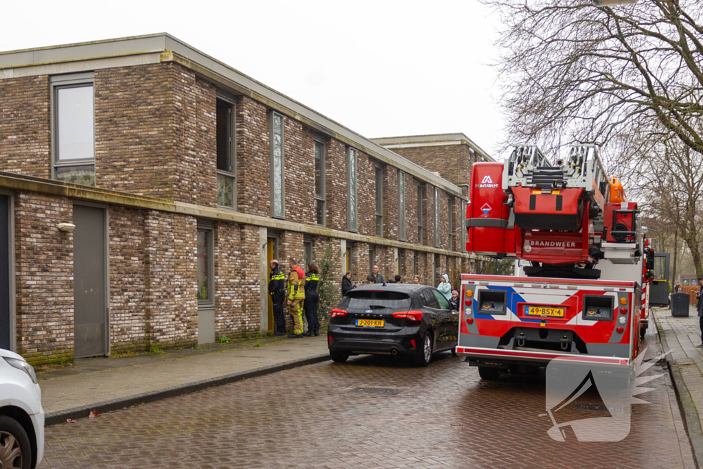 Bewoner gewond naar ziekenhuis na woningbrand