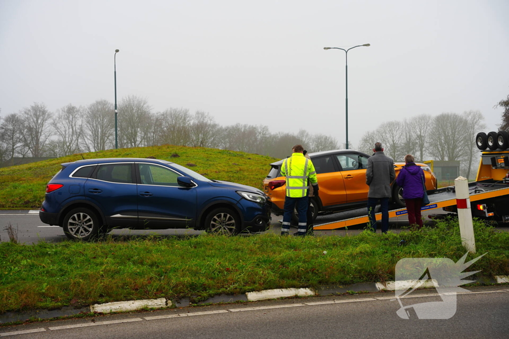 Verkeershinder na ongeval op rotonde