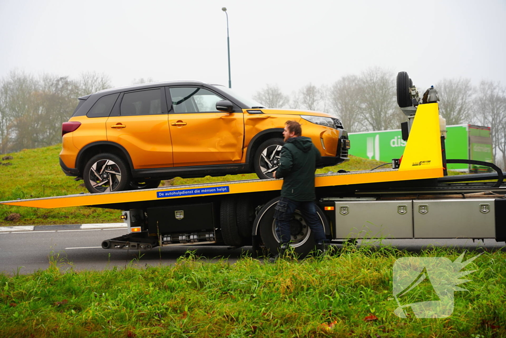 Verkeershinder na ongeval op rotonde