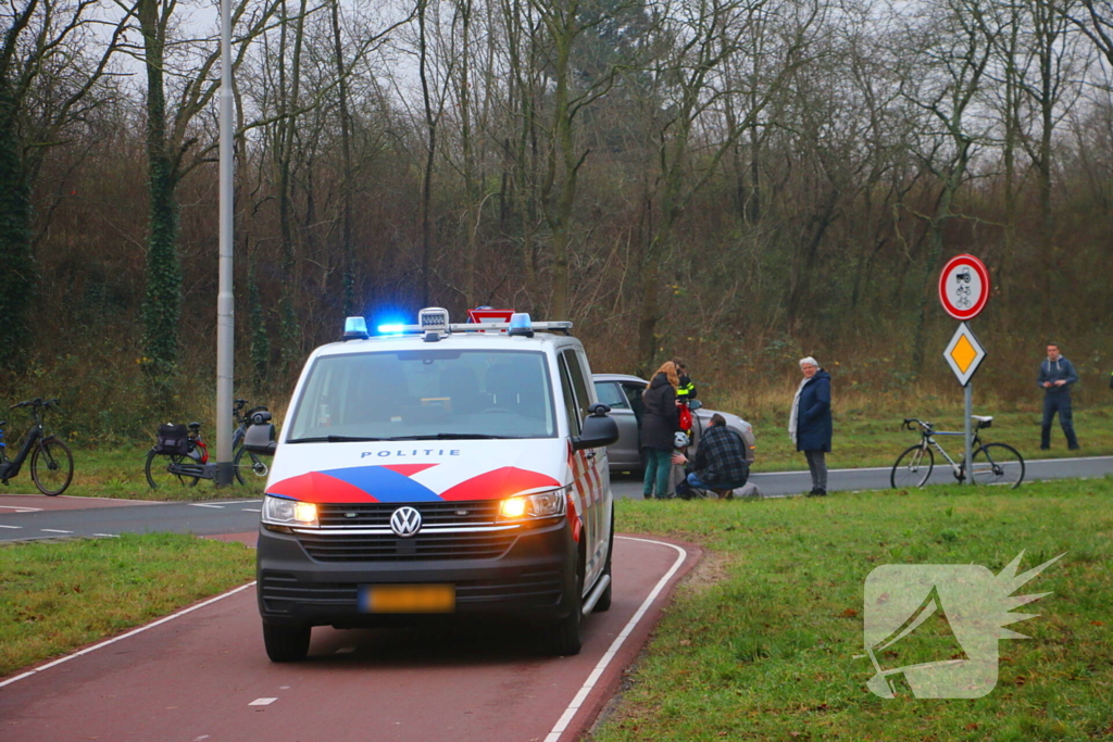 Wielrenner geschept bij oversteekplaats