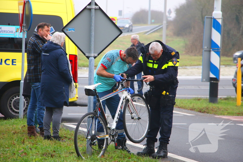 Wielrenner geschept bij oversteekplaats