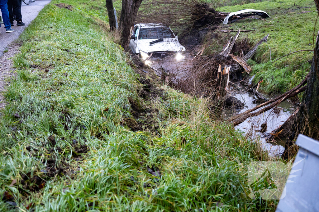 Forse schade bij te water geraakte auto