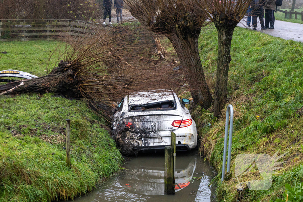 Forse schade bij te water geraakte auto