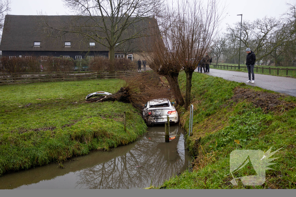 Forse schade bij te water geraakte auto