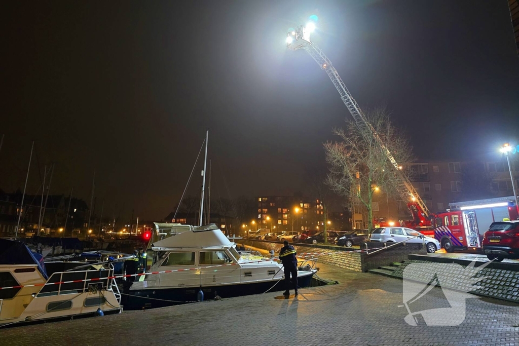 Veel rook bij brand op boot