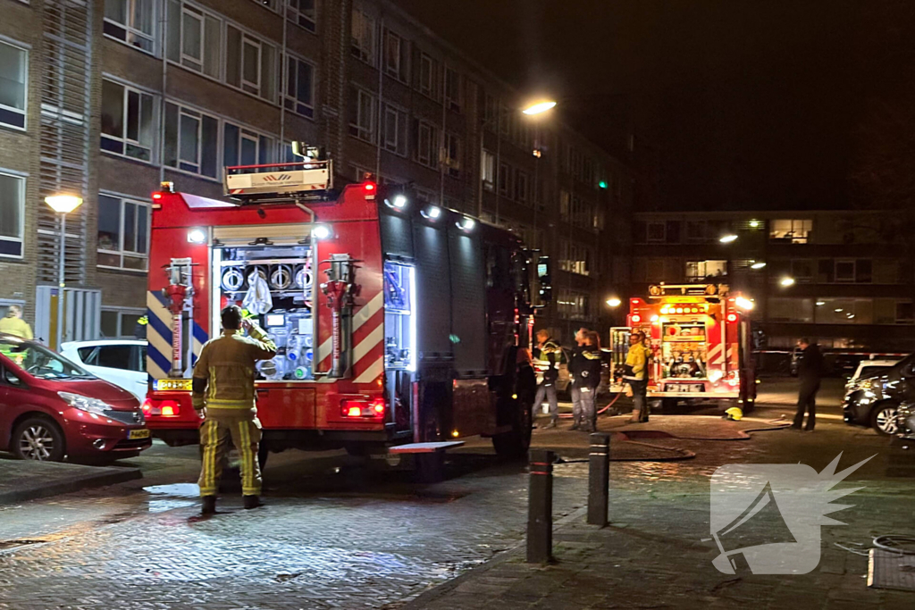 Brand in flatwoning omliggende woningen ontruimd