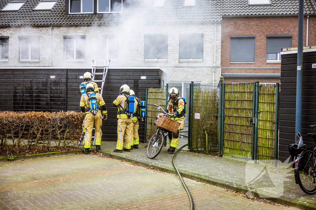 Uitslaande brand in schuur