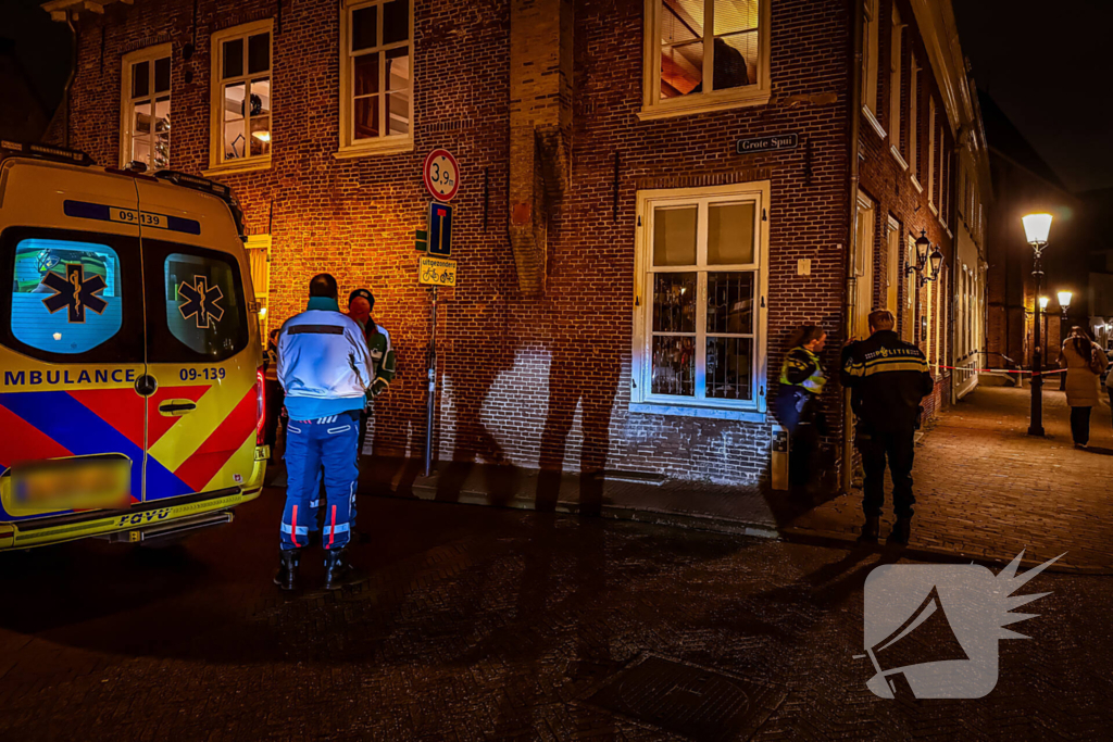 Persoon ernstig gewond op straat