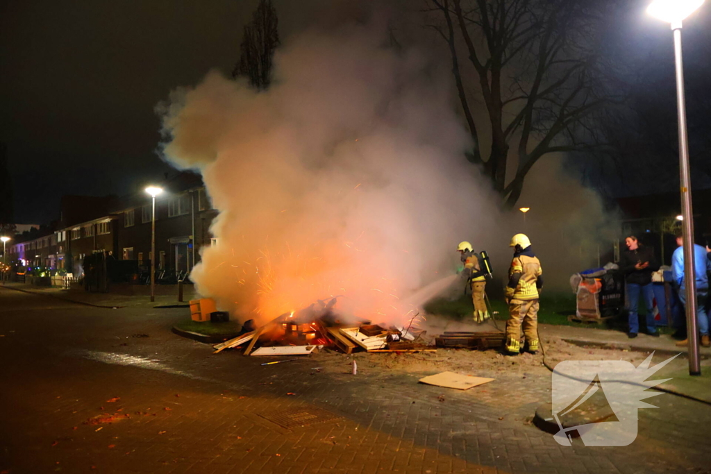 Twee afvalbranden achter elkaar door brandweer geblust