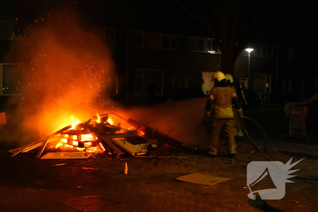 Twee afvalbranden achter elkaar door brandweer geblust