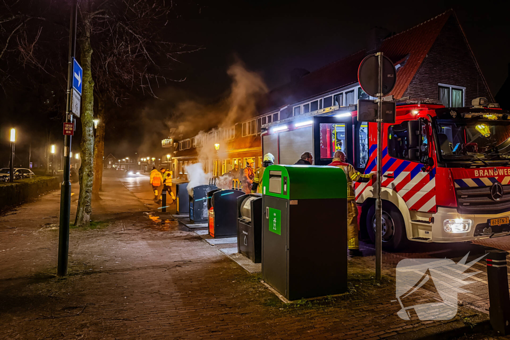 Brandweer laat ondergrondse container vollopen