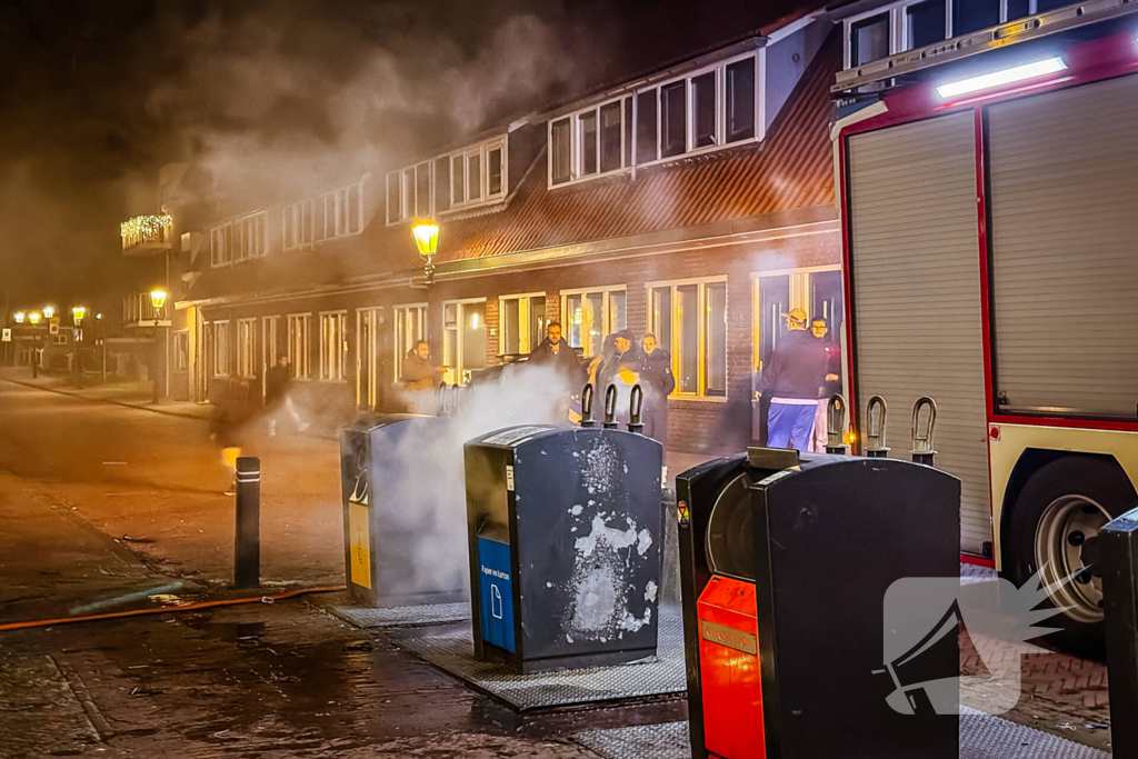 Brandweer laat ondergrondse container vollopen