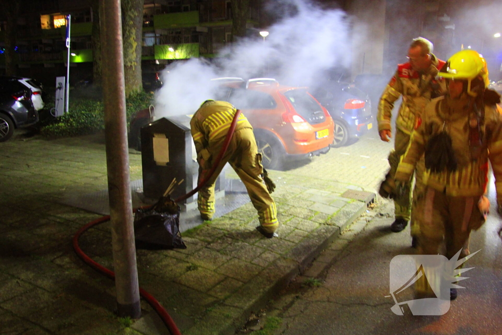 Vuurwerk veroorzaakt brand in ondergrondse vuilcontainer