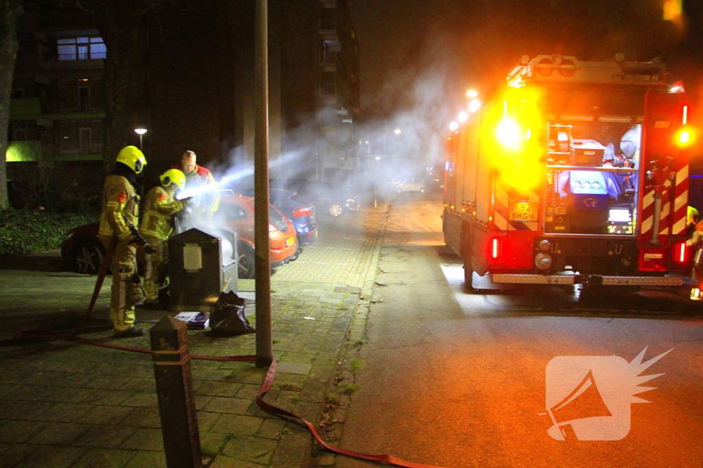 Vuurwerk veroorzaakt brand in ondergrondse vuilcontainer