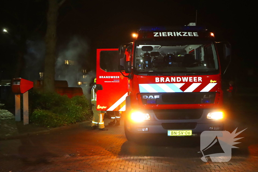 Containerbrand door vuurwerk