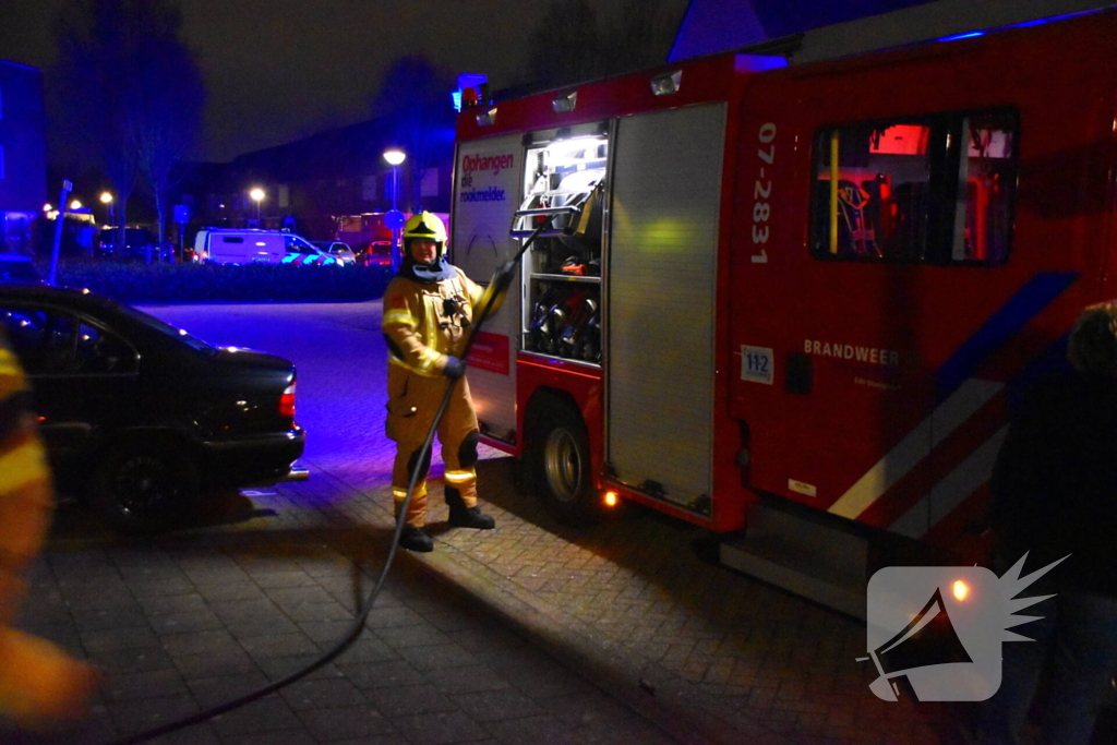 Brandweer langer onderweg naar containerbrand in achtertuin