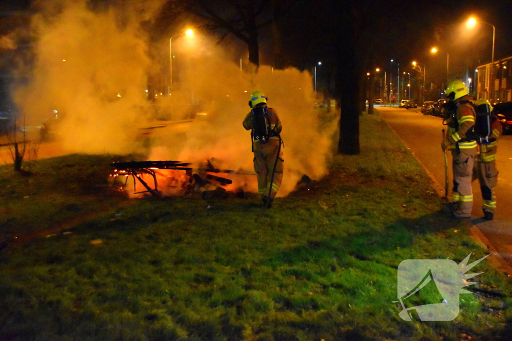 Brandweer blust hoop afval